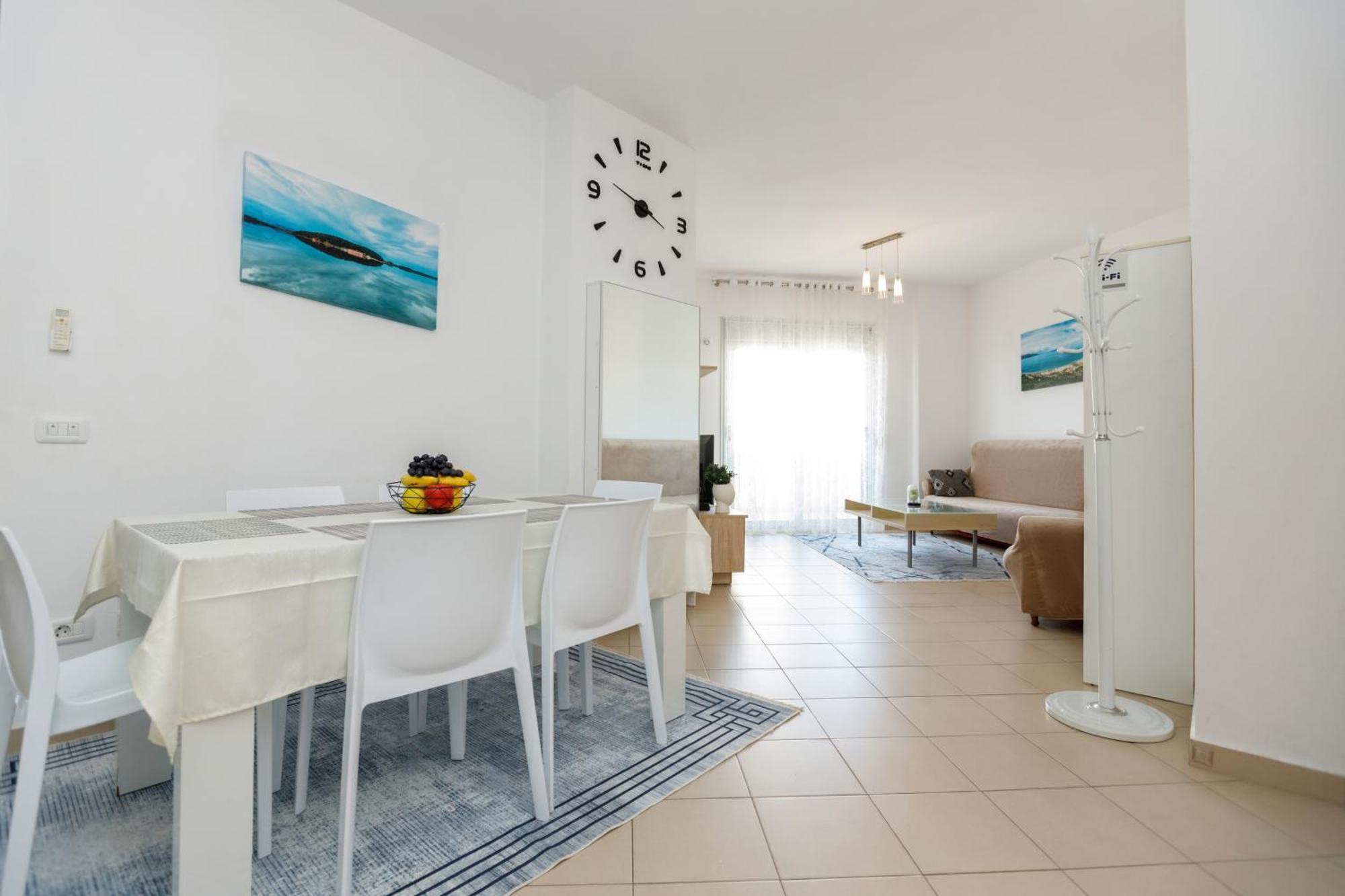 Gus Apartment *